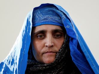 Sharbat Gula National Geographics Afghan Girl Arrives In Kabul 2