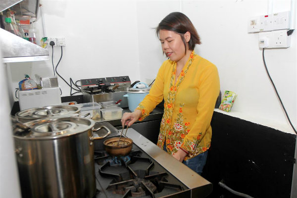 3 Miliyader Ini Dulunya Dibuang Ke Tong Sampah Saat Bayi 6 Carolyn Tan Bee Kim