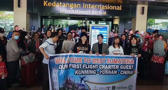 Dunia Panik Karena Virus Corona, Beredar Video Pemerintah Sumatera Barat Menyambut Kedatangan Turis China.