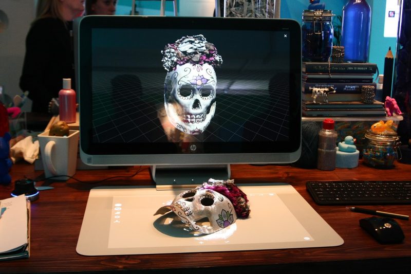 Creative Desktop Dengan Touch Mat Dari HP