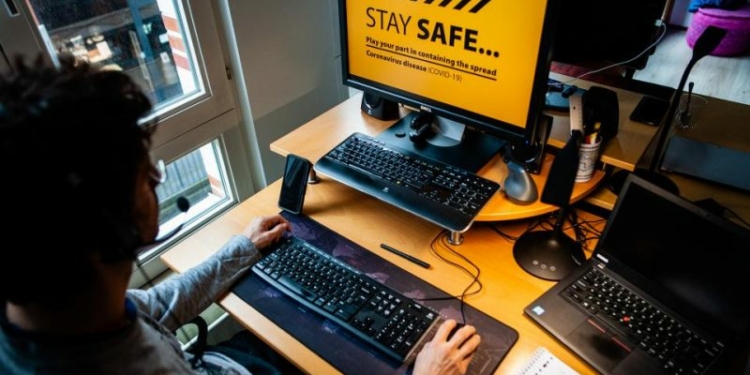 Tips Aman Kerja Di Rumah Agar Tidak Jadi Korban Hacker Perihal Isolasi Diri Karena Virus Corona