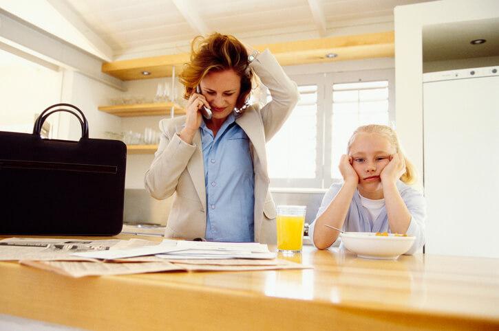 Jadi Single Parent? Ini 6 Hal yang Harus Kamu Tau 8 707 Ilustrasi Orang Tua Dan Anak Mengalami Stres 1