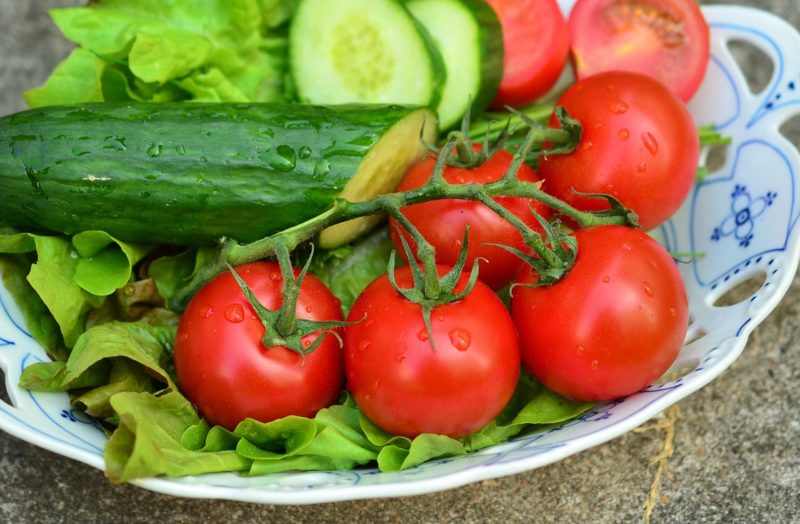 Tomat Dan Mentimun untuk menghilangkan bekas jerawat secara alami
