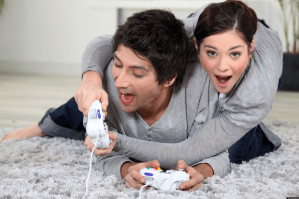 Hobi Yang Bisa Kamu Lakukan Bersama Pasangan, Untuk Mempererat Hubungan 6 Bermain Games Bersama Pasangan