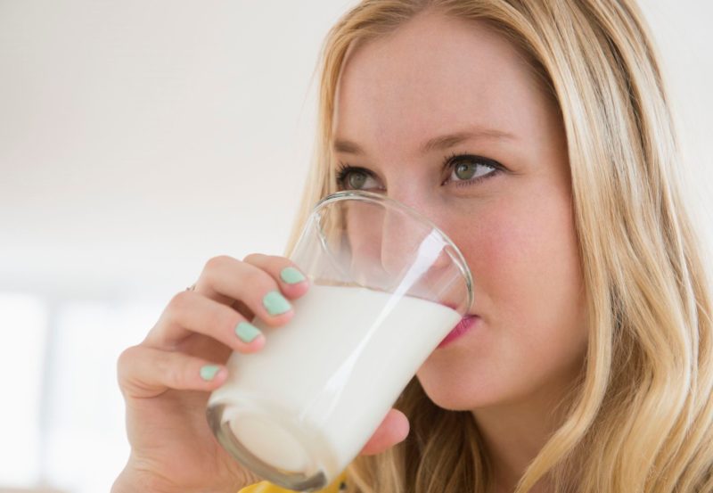 Minum Susu sebagai cara menghilangkan pedas