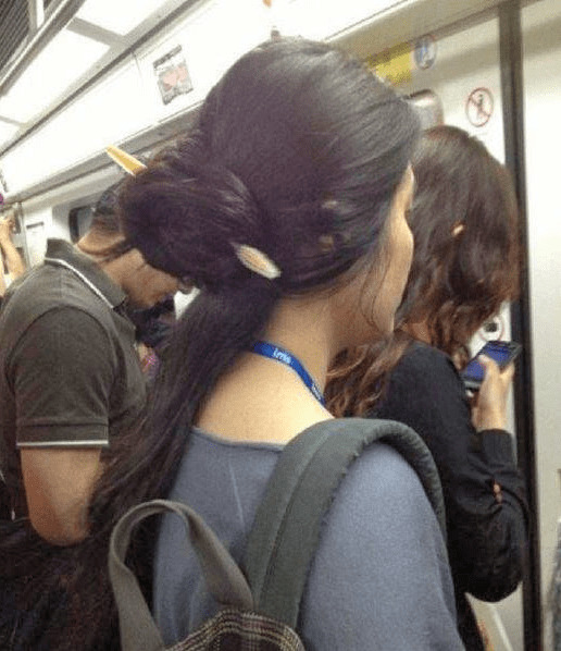 10 Penampakan Ikat Rambut Antimainstream, Sampe Pake Ular 6 ikat rambut antimainstream