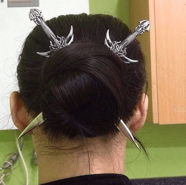 10 Penampakan Ikat Rambut Antimainstream, Sampe Pake Ular 15 awas ketusuk lehernya