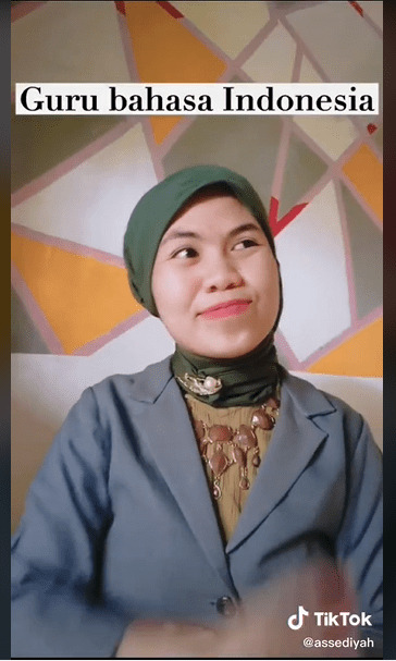 Viral, Wanita ini Impersonate Gaya dan Penampilan Gurunya di Sekolah Dengan Aplikasi TikTok 4 Guru Bahasa Indonesia Min