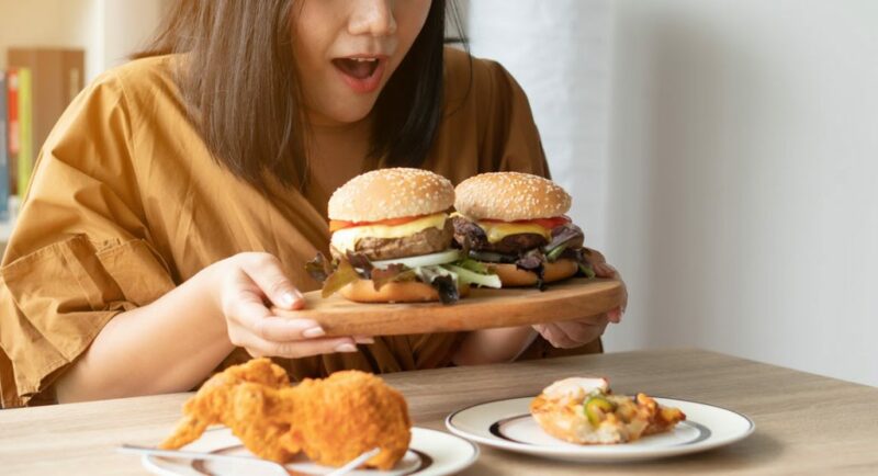 10 Cara Terbaik Mengatasi Perut Kembung di Rumah 10 Jangan Makan Secara Berlebih