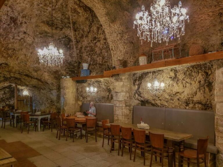 Restoran Paling Berhantu Di Dunia