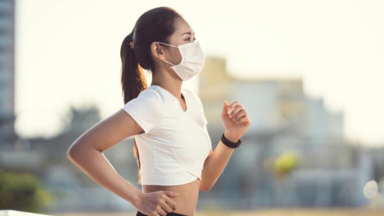 013499900 1586179230 Mau Olahraga Outdoor Saat Pandemi Virus Corona Ikuti Xx Langkah Ini Shutterstock 1659868321