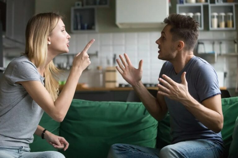 1 Couple Fighting 1566316656634~1