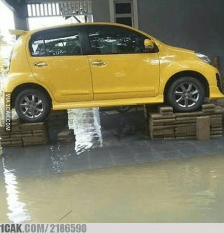 mobil diselamatin dari banjir