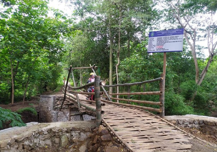 Beredar Kabar Pembangunan Jembatan Bambu Menghabiskan Dana Fantastis