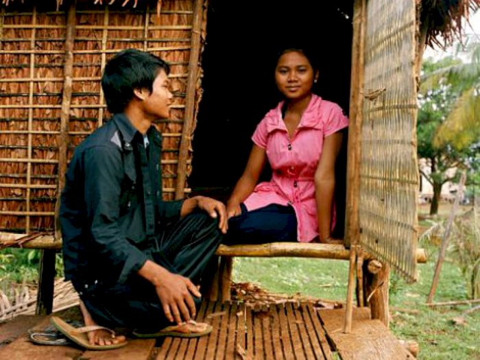 Mengenal Tradisi Suku Kreung, Orangtua Izinkan Anak Gadisnya Bercinta dengan Pria Berbeda Tiap Malamnya 7 Dibuatkan Gubuk Kecil