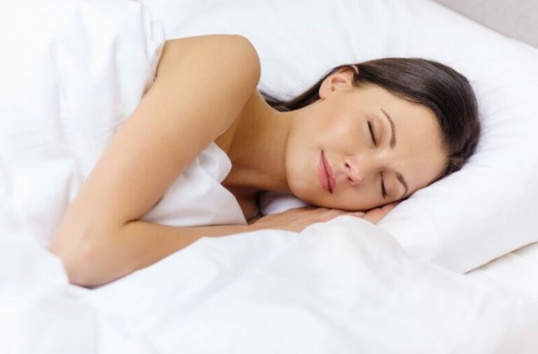Manfaat menyehatkan dari tidur telanjang