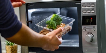 Mitos masak di Microwave