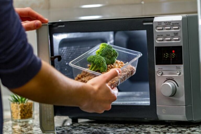 Mitos masak di Microwave