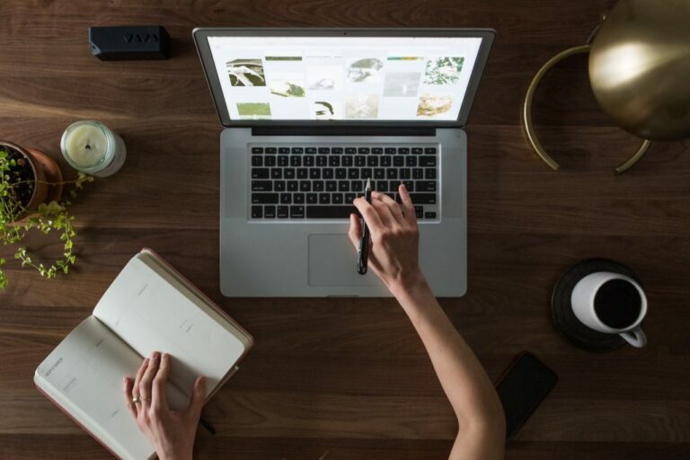 4 Keuntungan Bekerja Sebagai Penulis Konten di Website