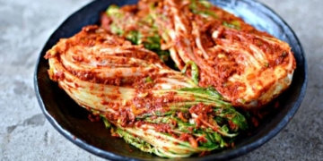 Manfaat Menyehatkan Makan Kimchi