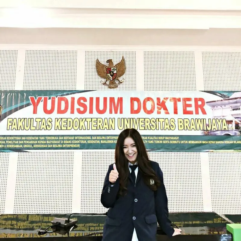 10 Potret Cantiknya Dokter Muda Rasinta Deltania yang Disebut Mirip Barbie 6 Ras1