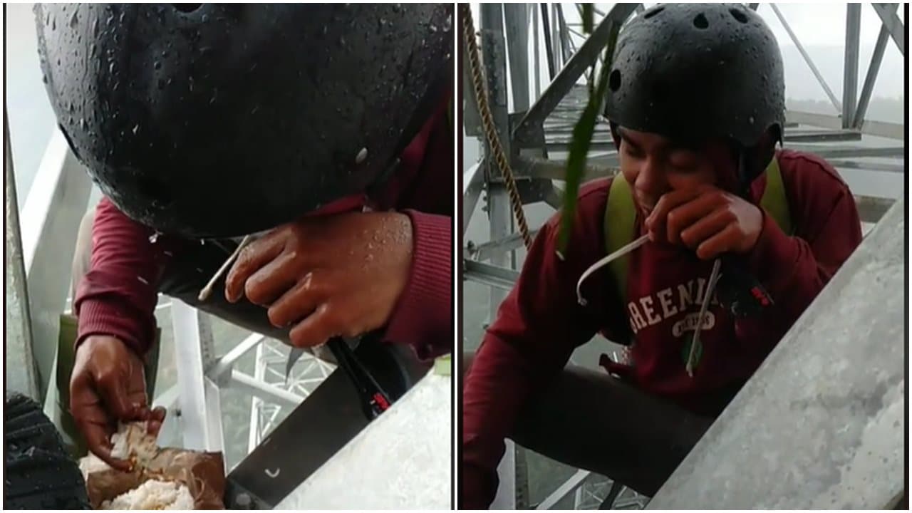 Demi Sesuap Nasi, Pekerja Ini Hujan Hujanan Sambil Makan Di Atas Tower, Bikin Ngeri