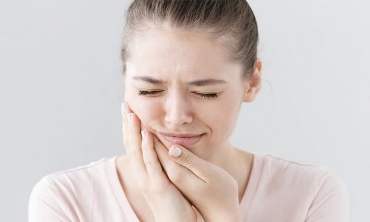 5 Tips Ampuh Mengatasi Gigi Sensitif yang Menganggu 6 Masalah Gigi Sensitif