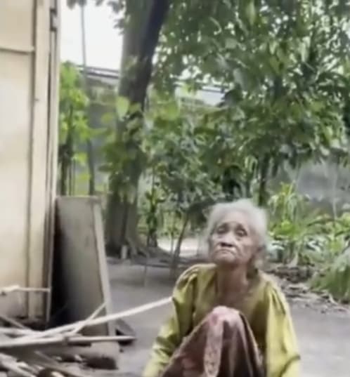 Kisah Haru Nenek di Kediri yang Dibuang Oleh Keluarganya Karena Sudah Terlalu Tua 6 Nenek Ditelantarkan Keluarganya