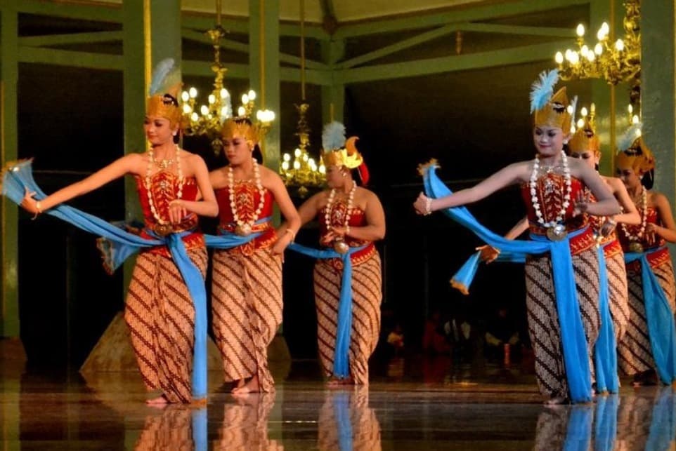 10 Contoh Tari Tradisional di Indonesia Beserta Gambarnya