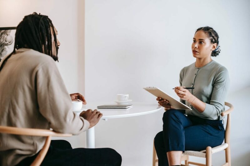 4 Tips Wawancara Kerja Efektif untuk Kamu yang Introvert 7 0 Vtsxse7jr37ly22e 1