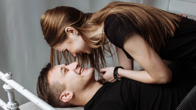 6 Kondisi Penyebab Libido Terlalu Tinggi, Gairah Seksual Meningkat! 6 5a574f45cf918 Ilustrasi Pasangan Bercinta 665 374