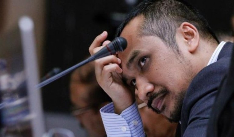 Jokowi Berhentikan Firli Bahuri sebagai Ketua KPK 6 Abraham Samad Ditetapkan Sebagai Tersangka 1