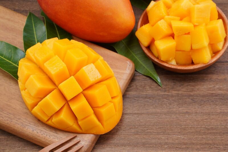 8 Buah Tinggi Kalori yang Sehat untuk Menambah Berat Badan 11 1690283540383 Jenis Mangga