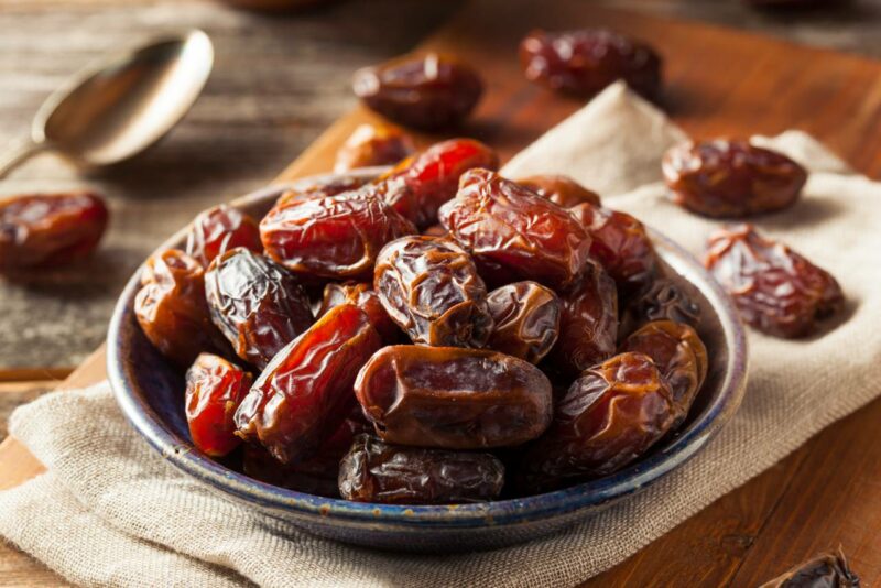 8 Buah Tinggi Kalori yang Sehat untuk Menambah Berat Badan 8 Raw,organic,medjool,dates,ready,to,eat