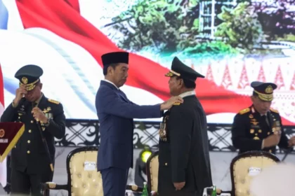 Presiden Jokowi Memberikan Pangkat Istimewa Kepada Pak Prabowo