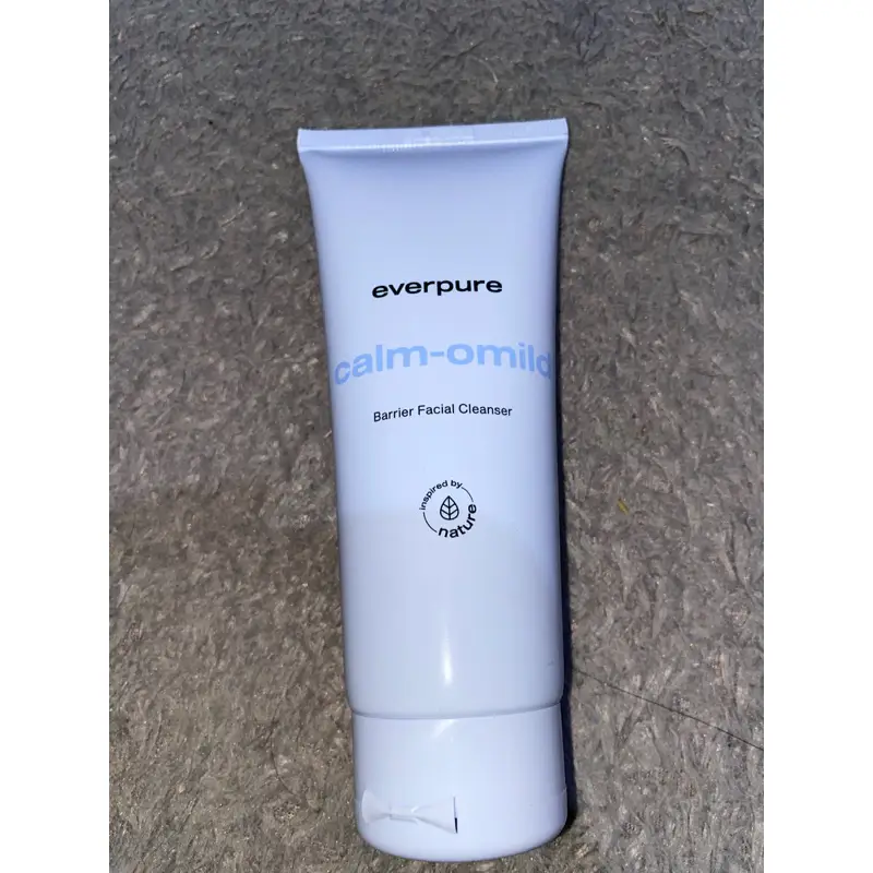 4 Rekomendasi Face Wash Lokal Ukuran Mini untuk Traveling 8 facial wash mini