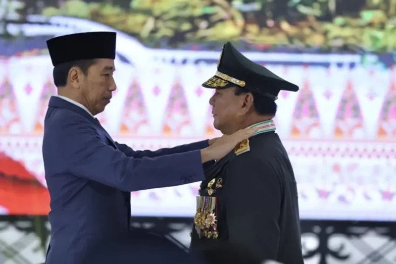 Jokowi Memberikan Gelar Jenderal Kehormatan Prabowo 1709118277 1